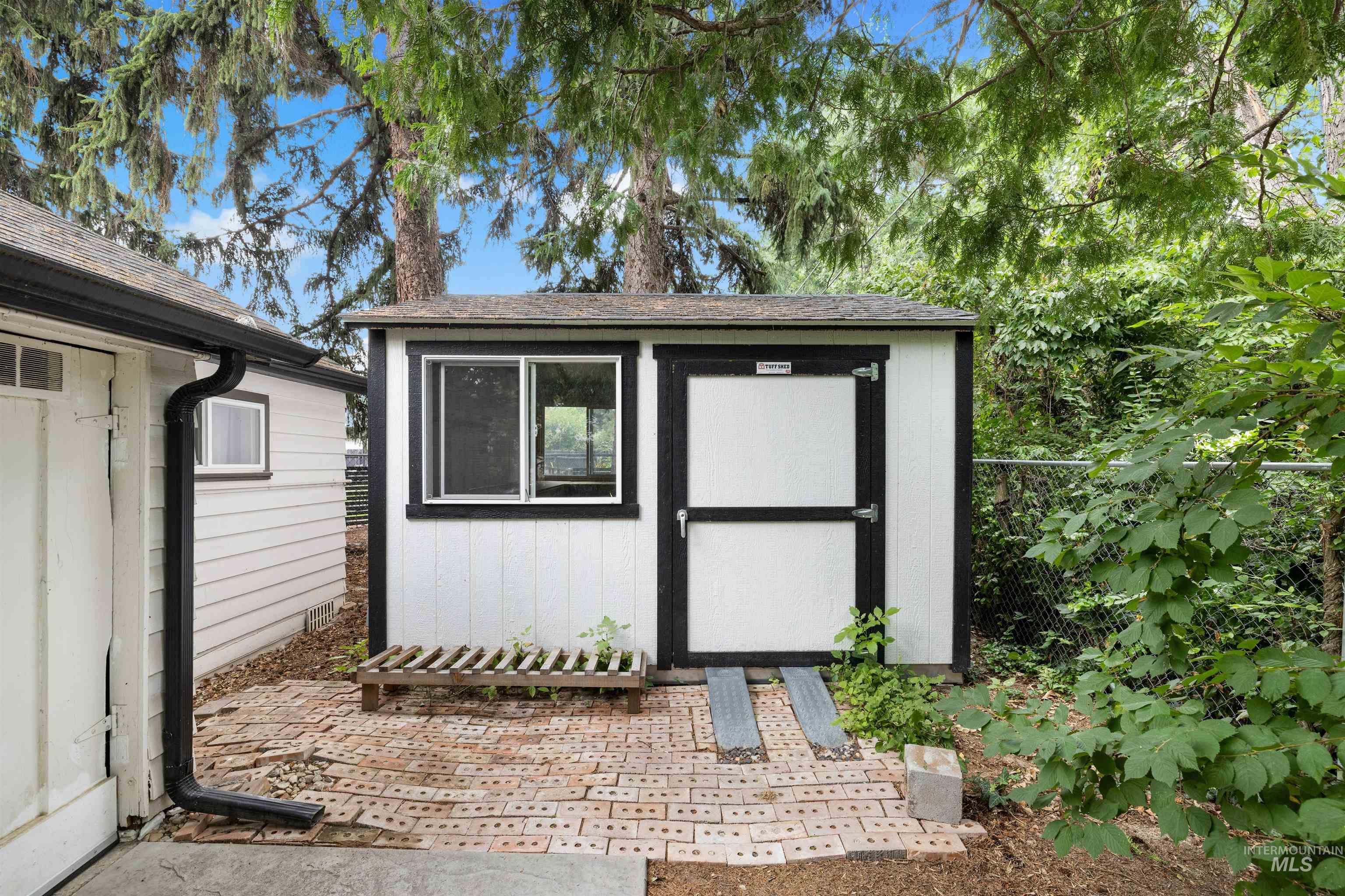 main property photo 35
