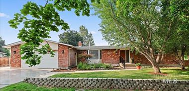 image of property with 6 Bed | 4 Bath | 2,742 Sqft