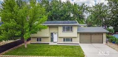 image of property with 3 Bed | 2 Bath | 1,822 Sqft