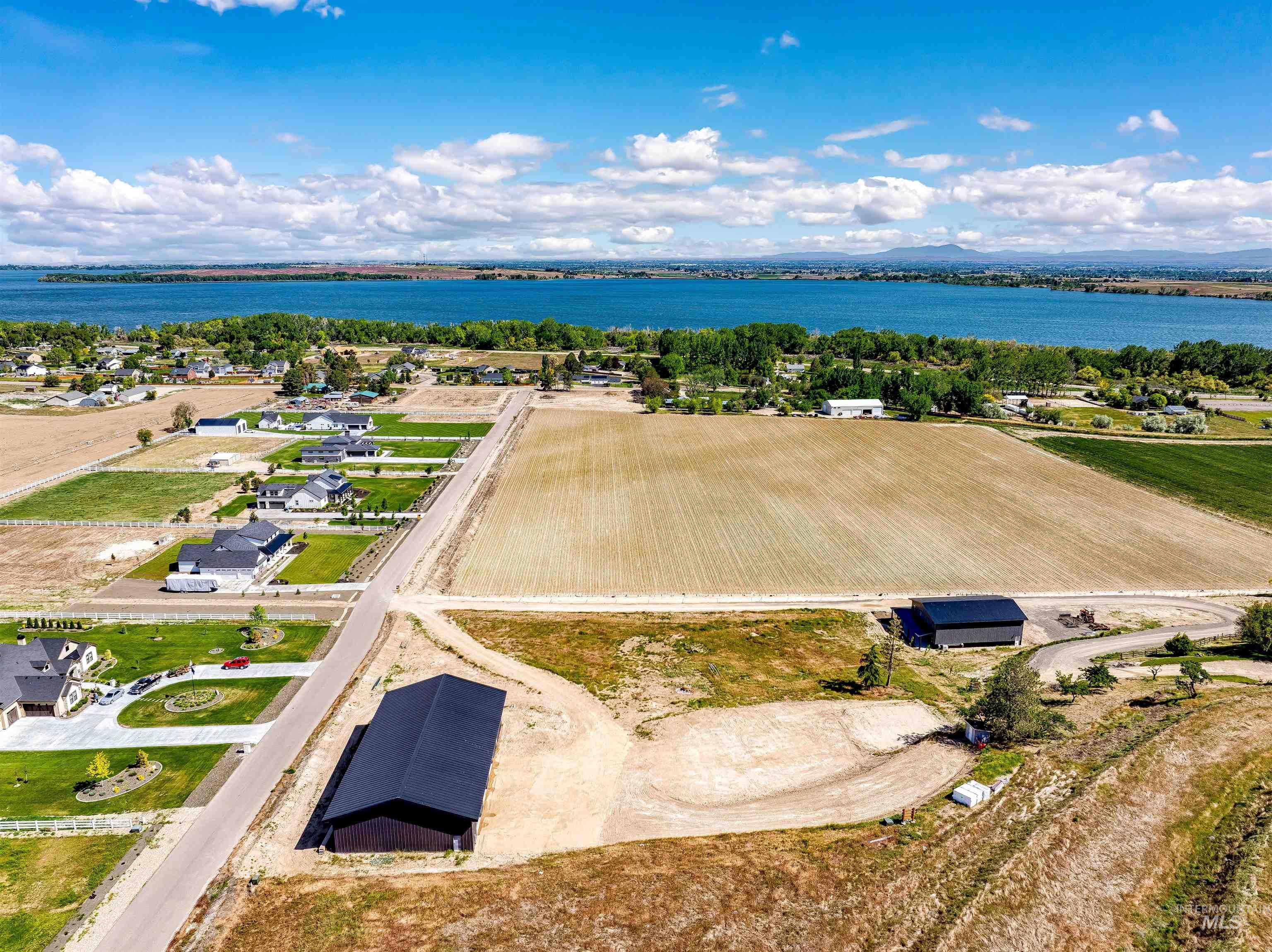 main property photo 33