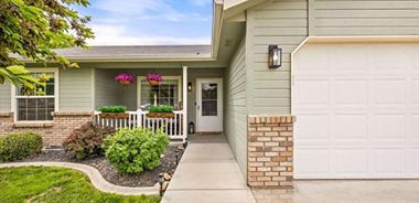 image of property with 3 Bed | 2 Bath | 1,124 Sqft