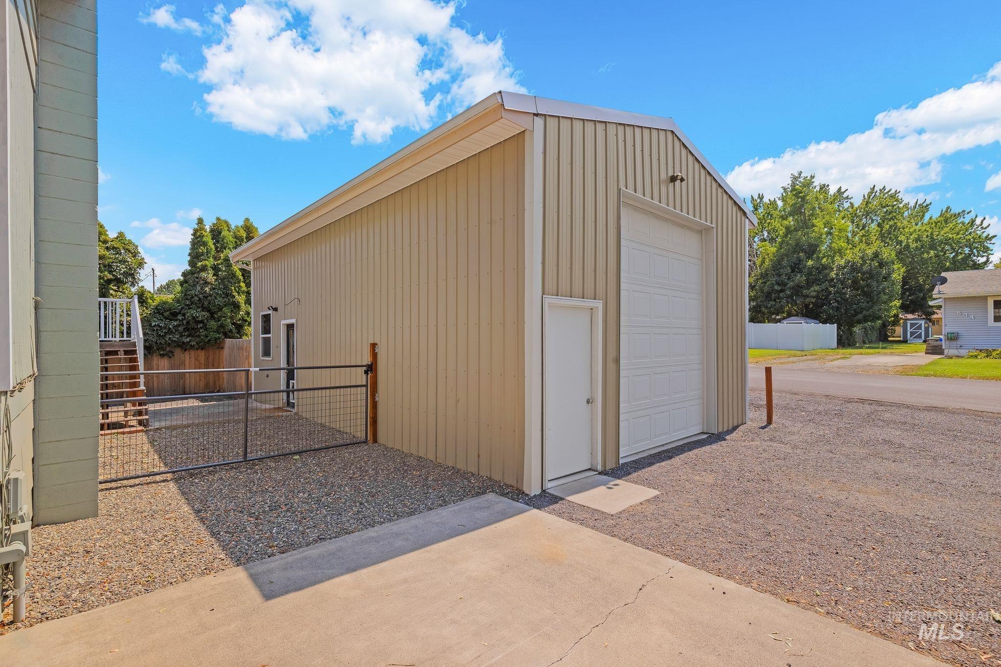 main property photo 37