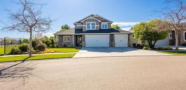 image of property with 4 Bed | 3 Bath | 2,700 Sqft