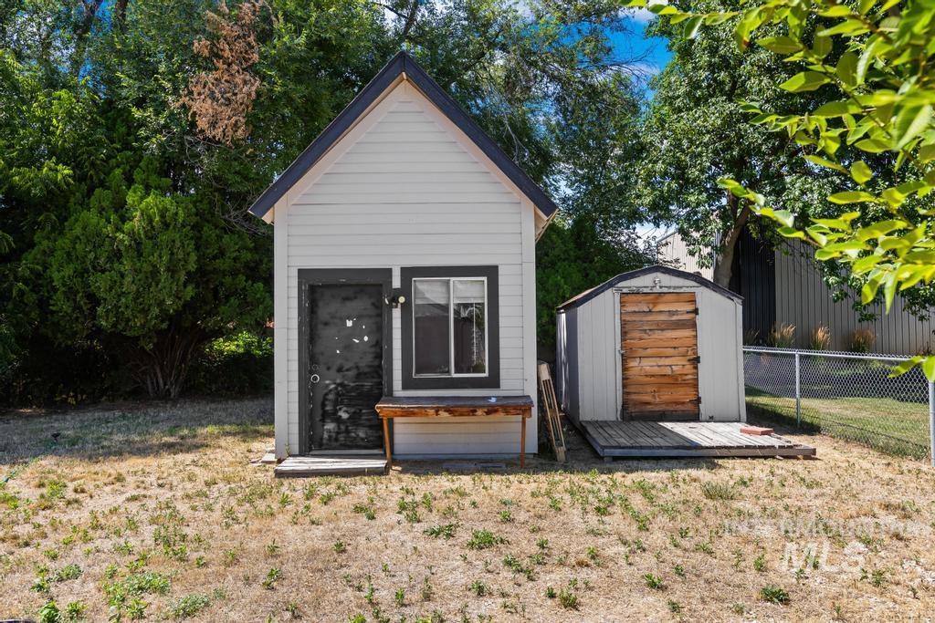main property photo 17