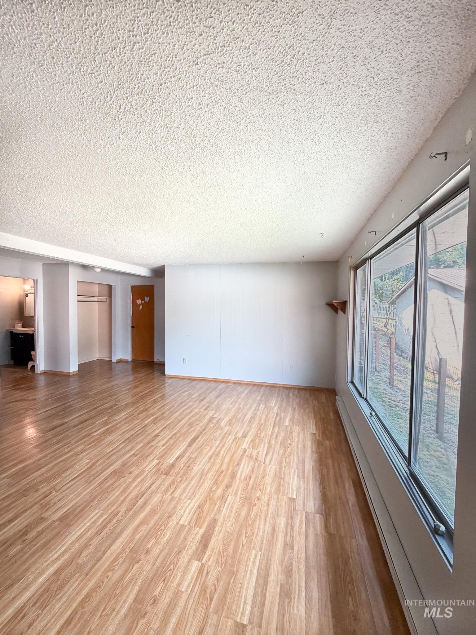 property viewer photo 5