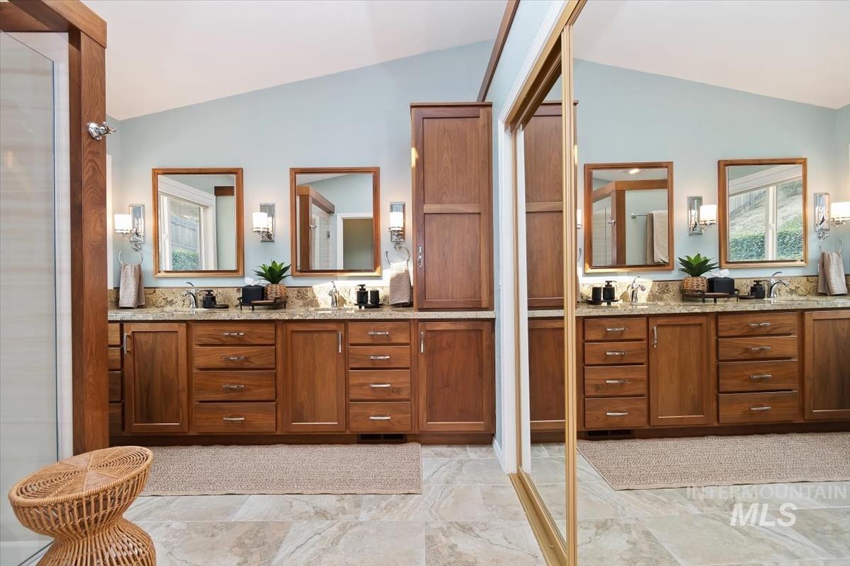 property viewer photo 45