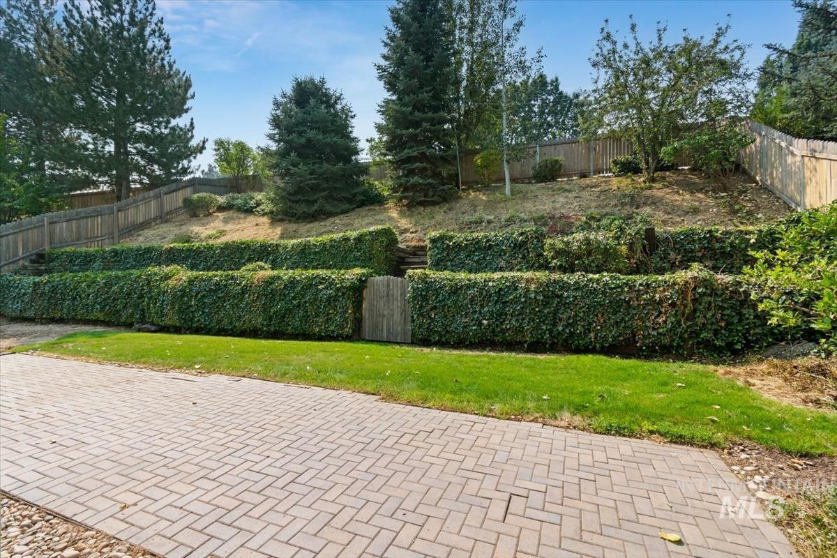 property viewer photo 7