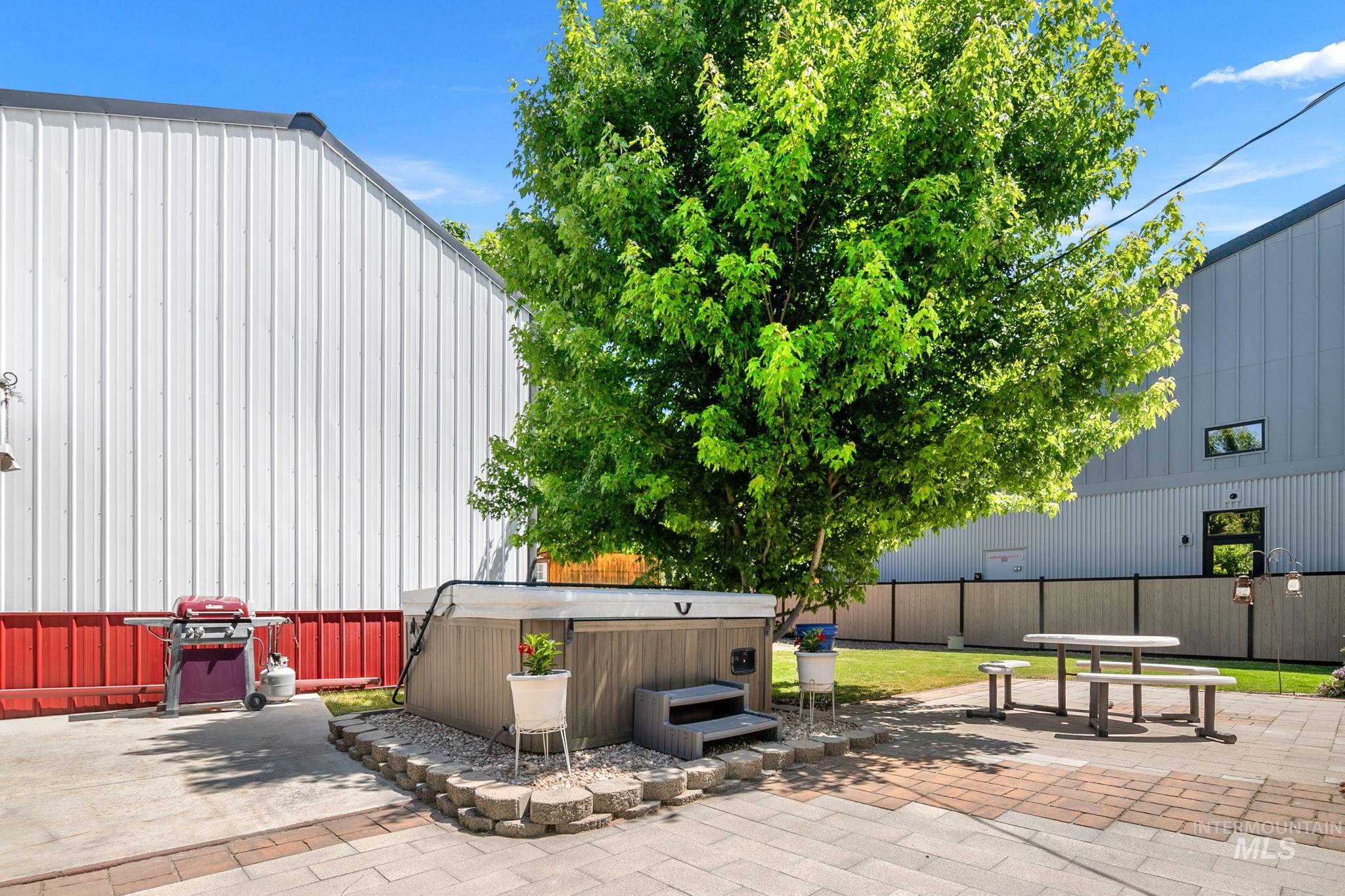 main property photo 18