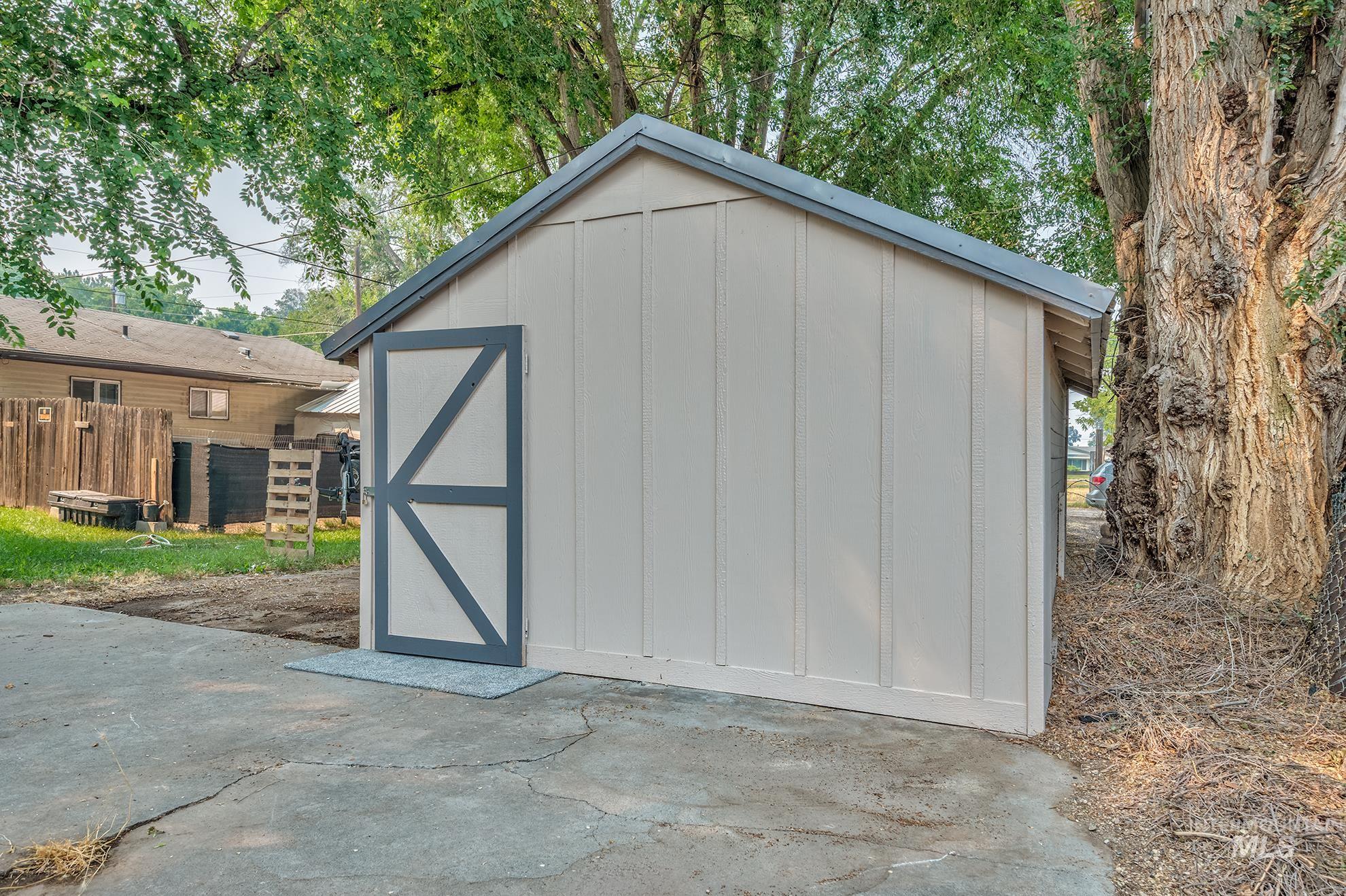 main property photo 22