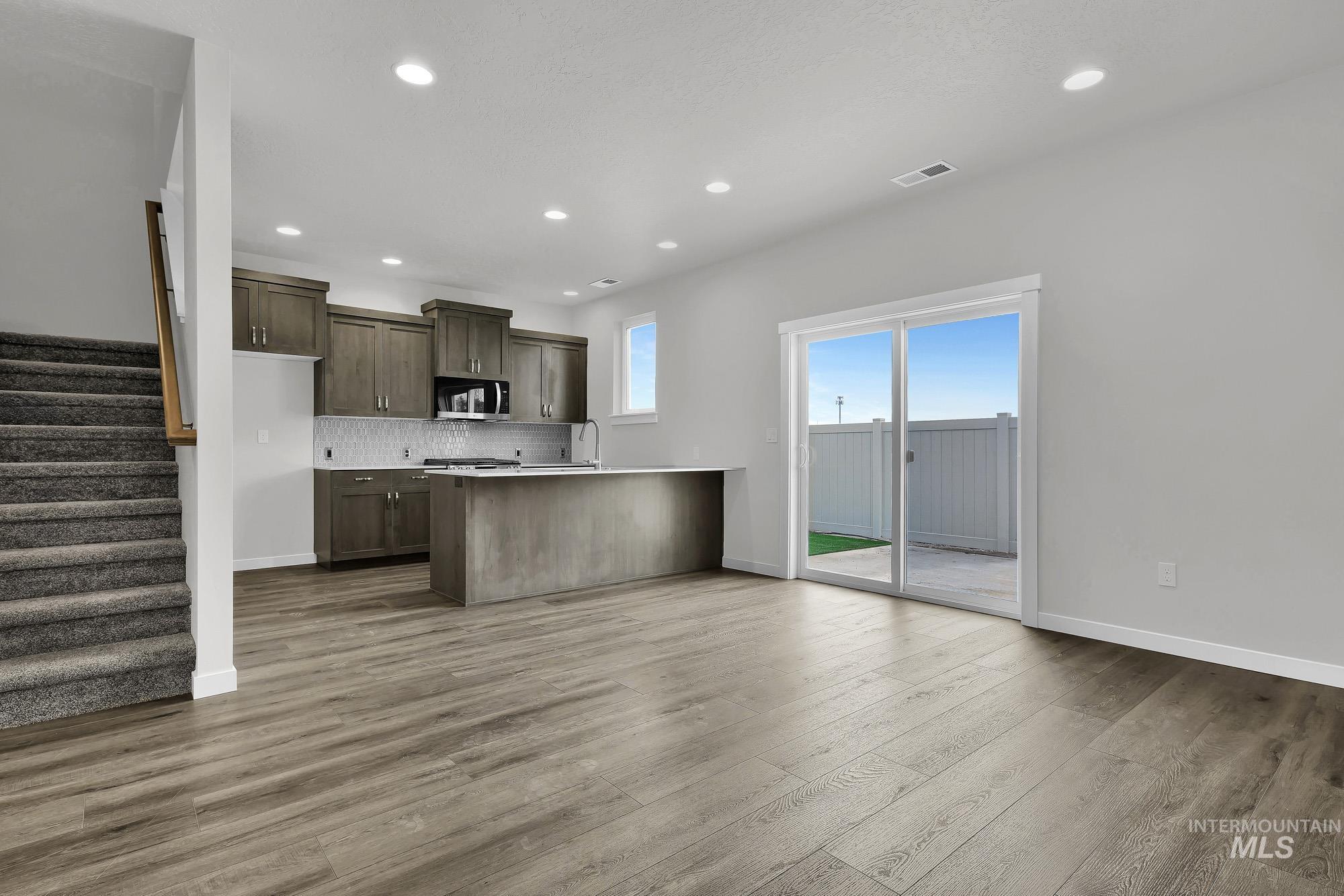 property viewer photo 3