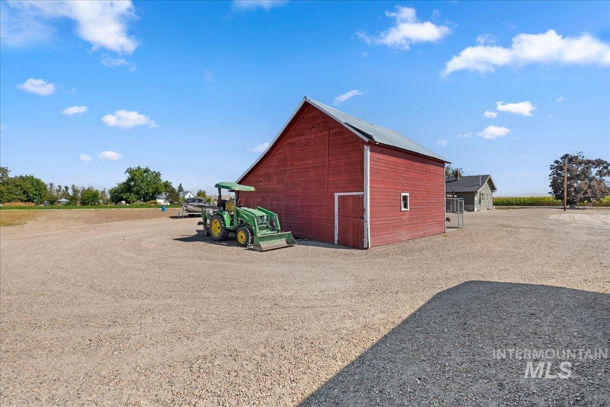 main property photo 28