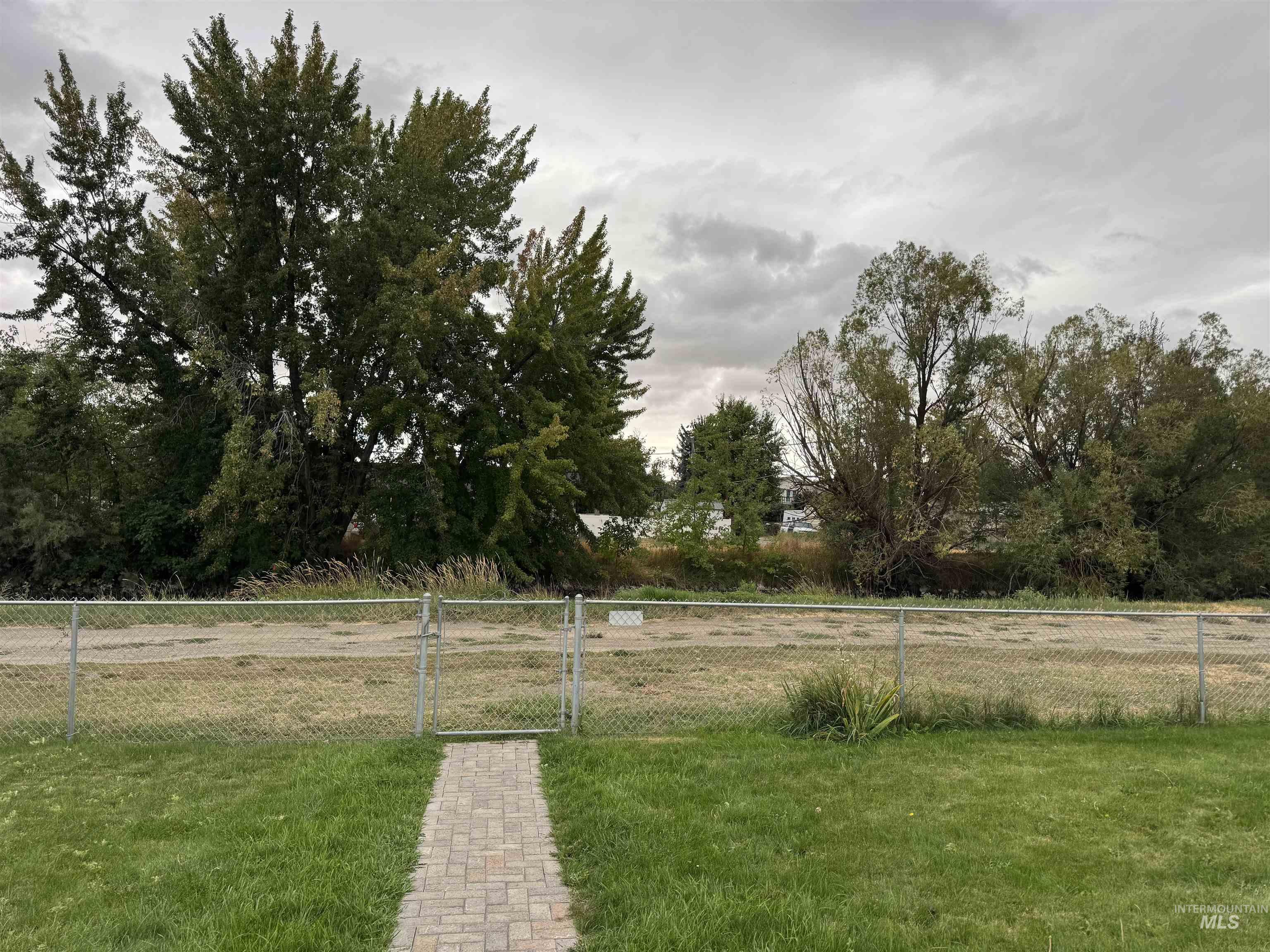 main property photo 18