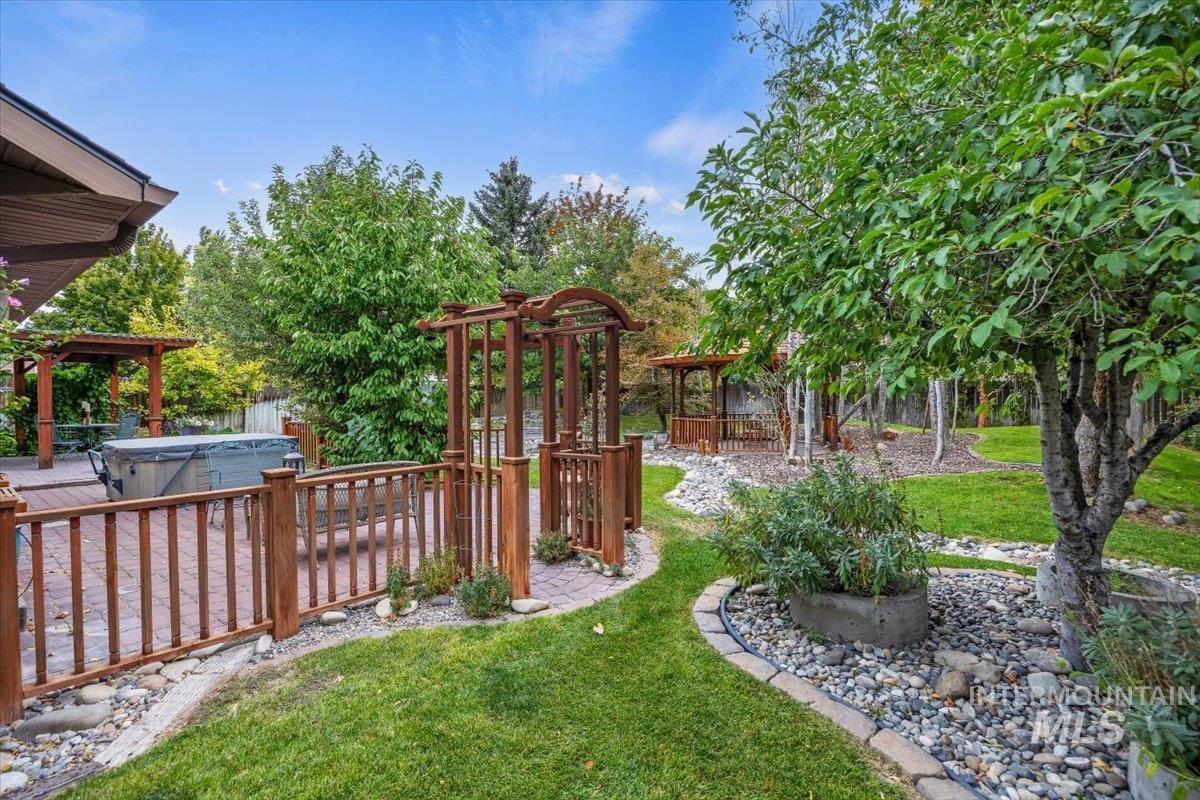 main property photo 25