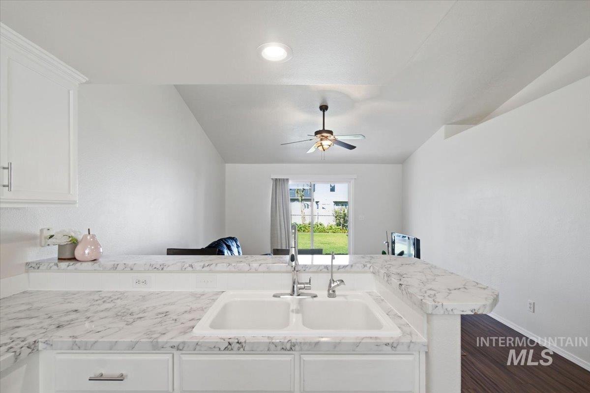 property viewer photo 8