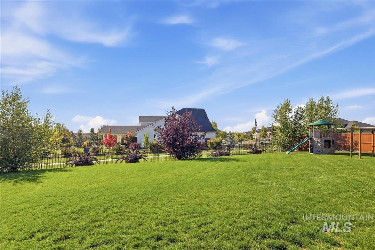 property viewer photo 44