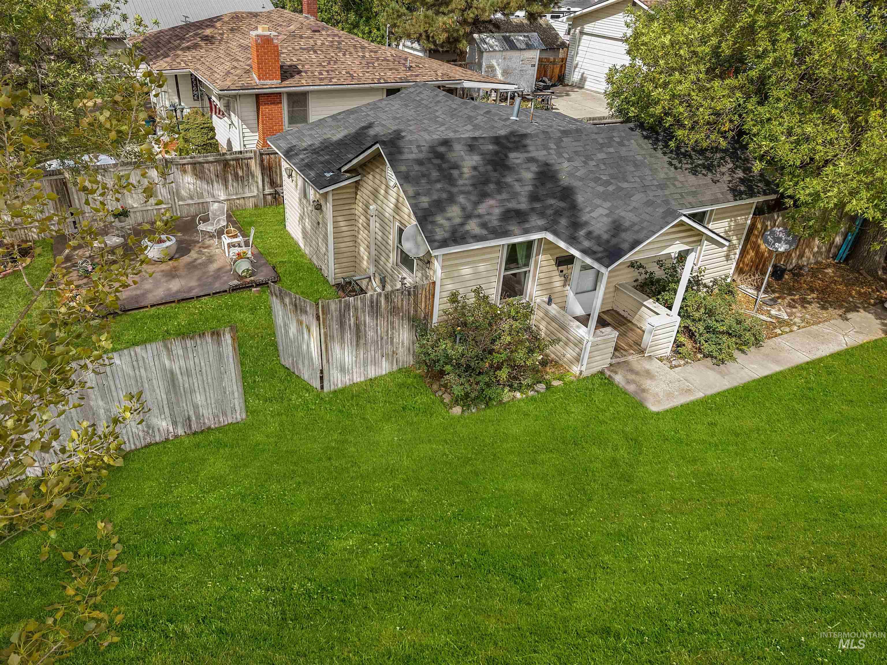 main property photo 16