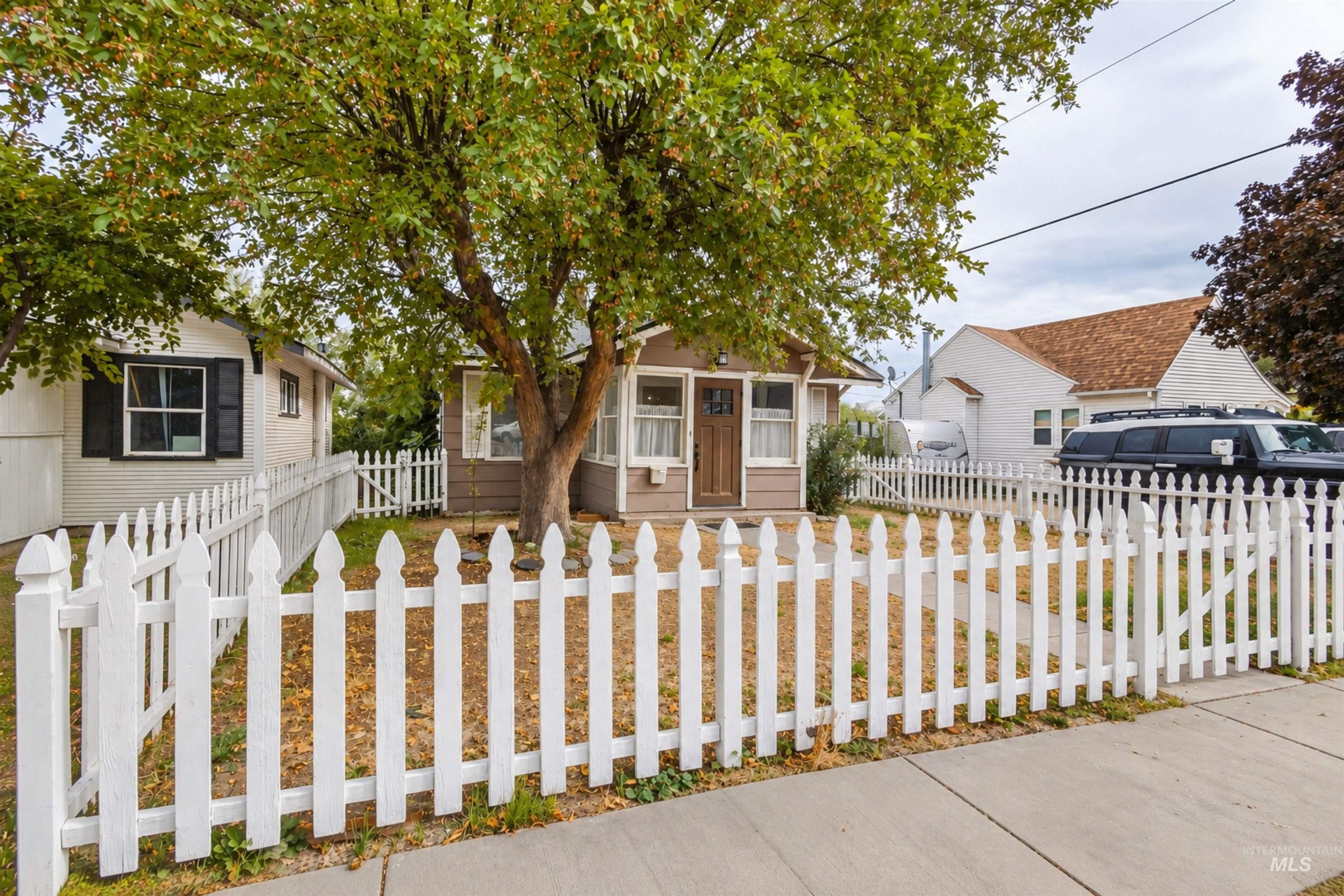 main property photo 18