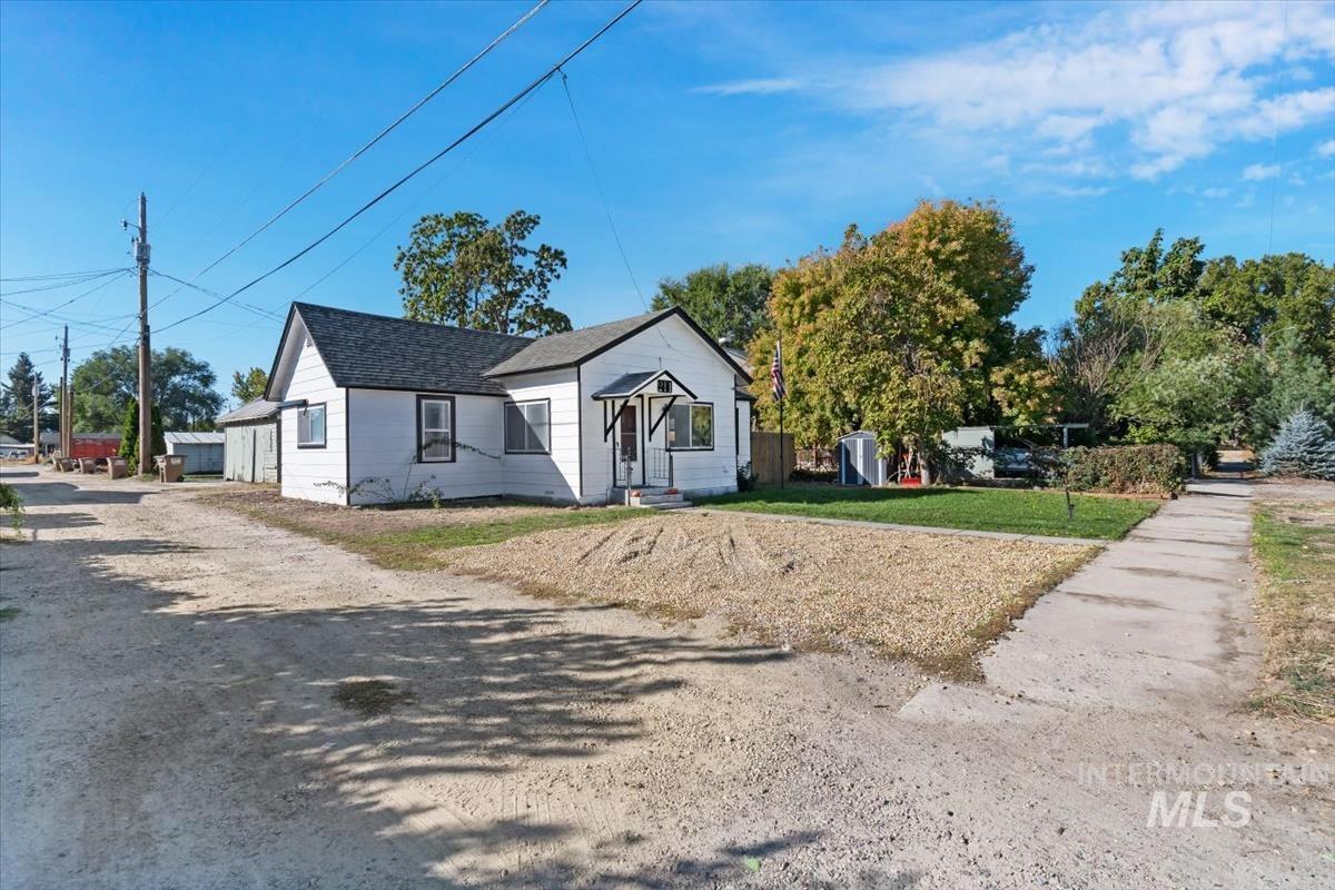 main property photo 25