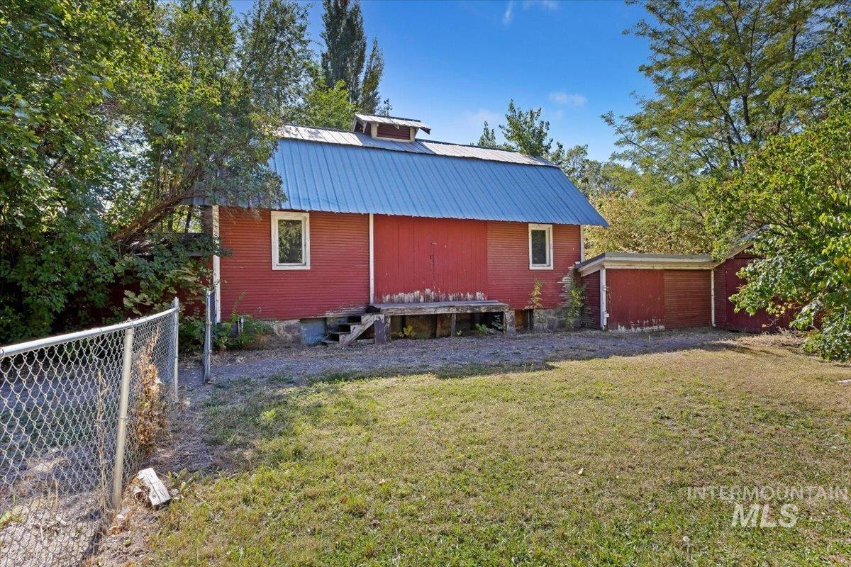 main property photo 18