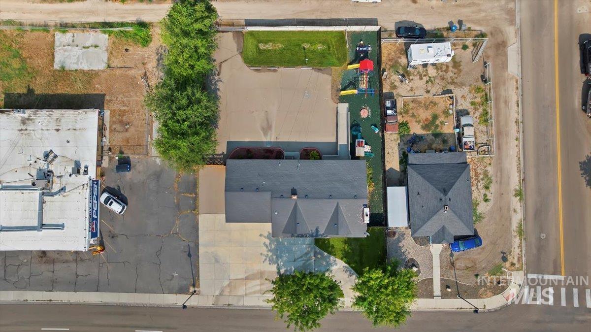 main property photo 37