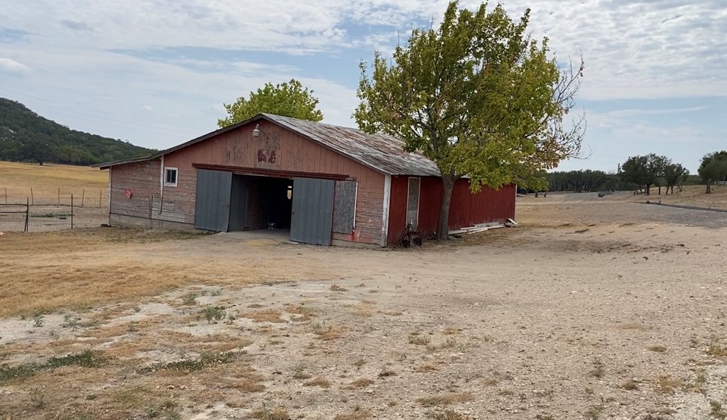 main property photo 19