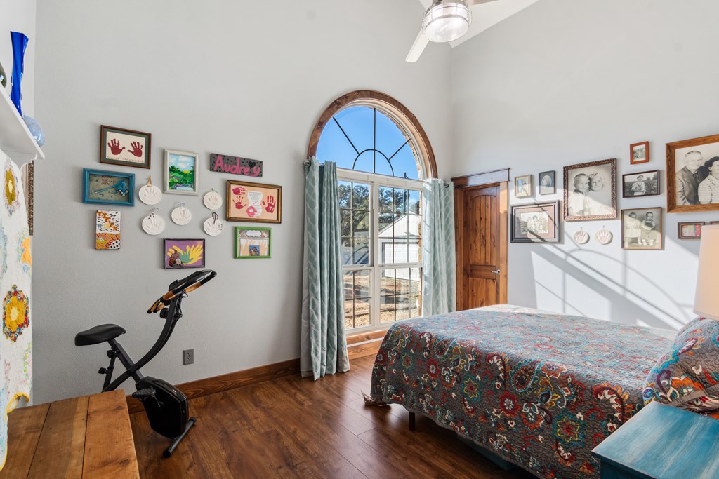 main property photo 25