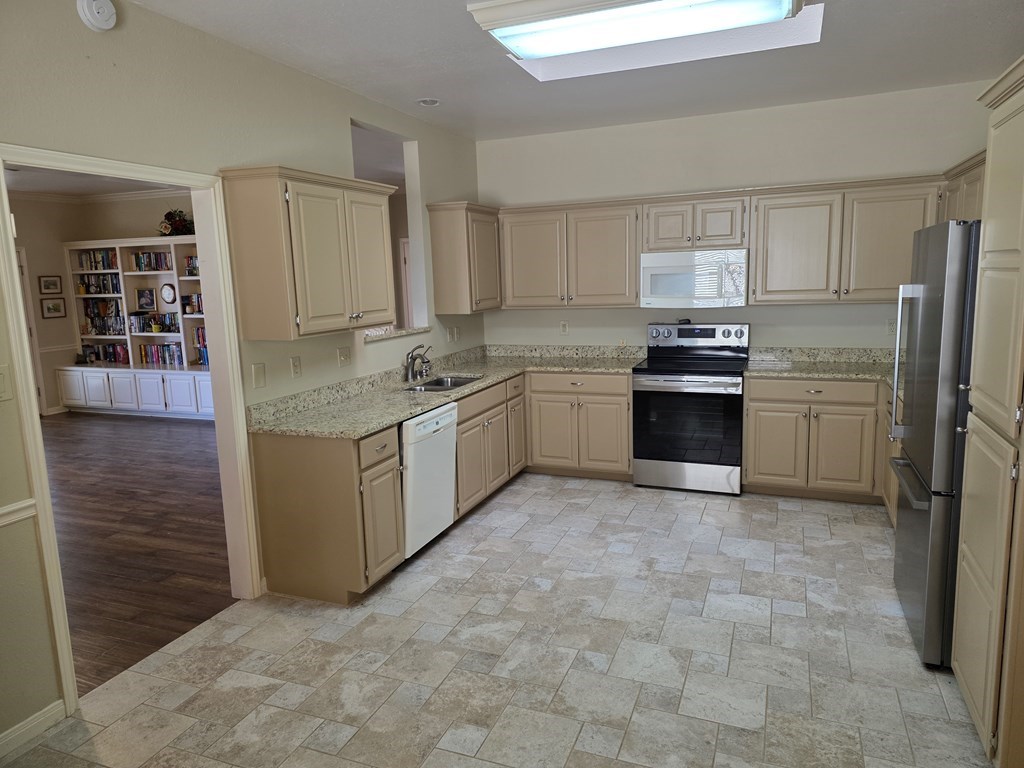 main property photo 5
