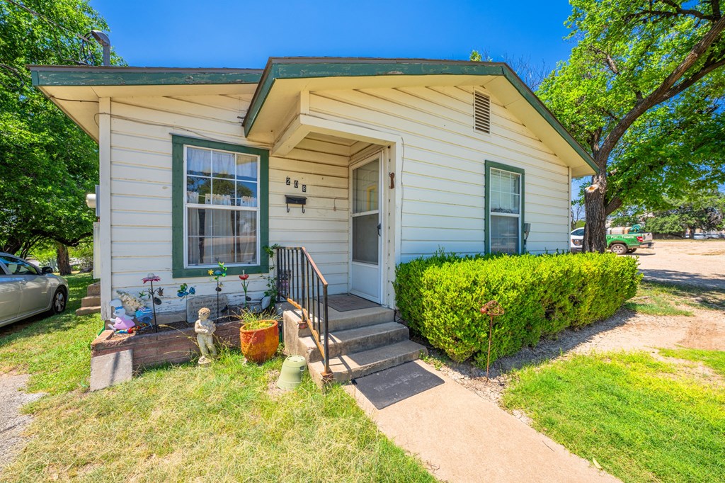 main property photo 8