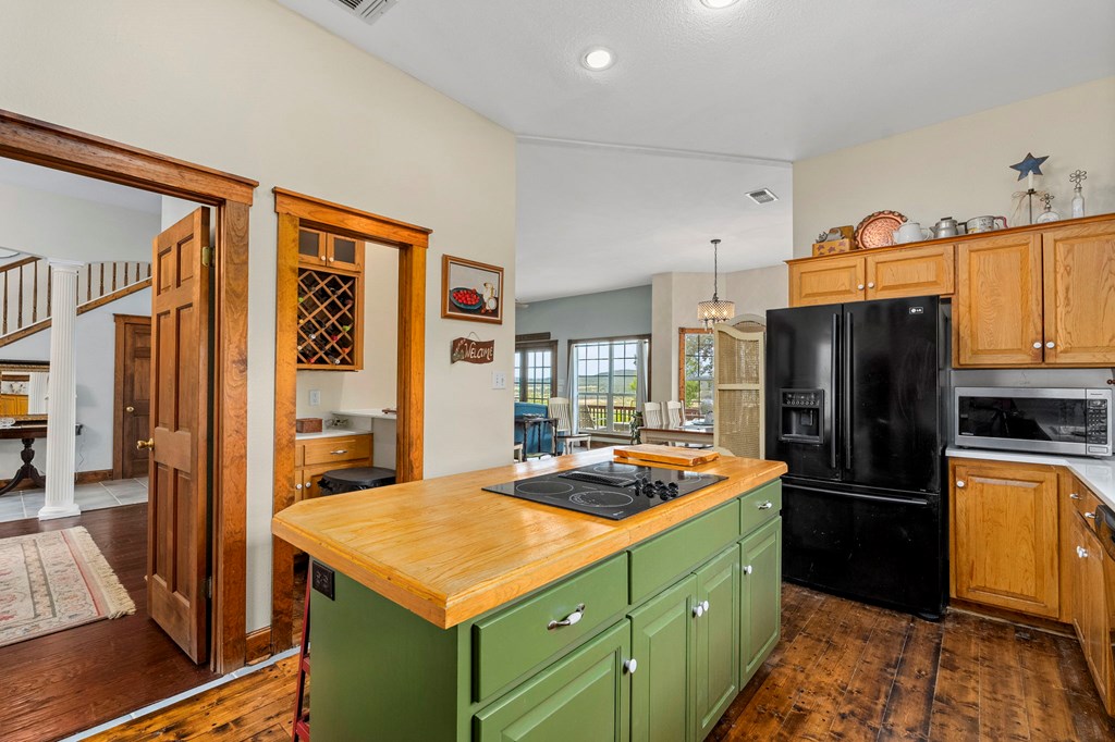 main property photo 13