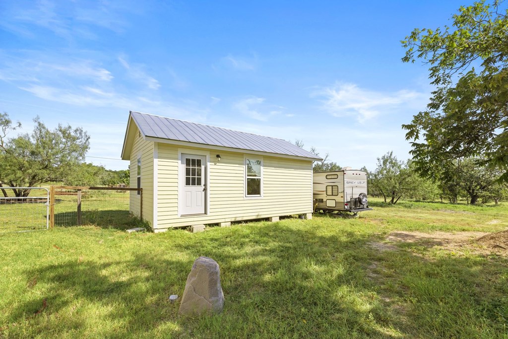 main property photo 30