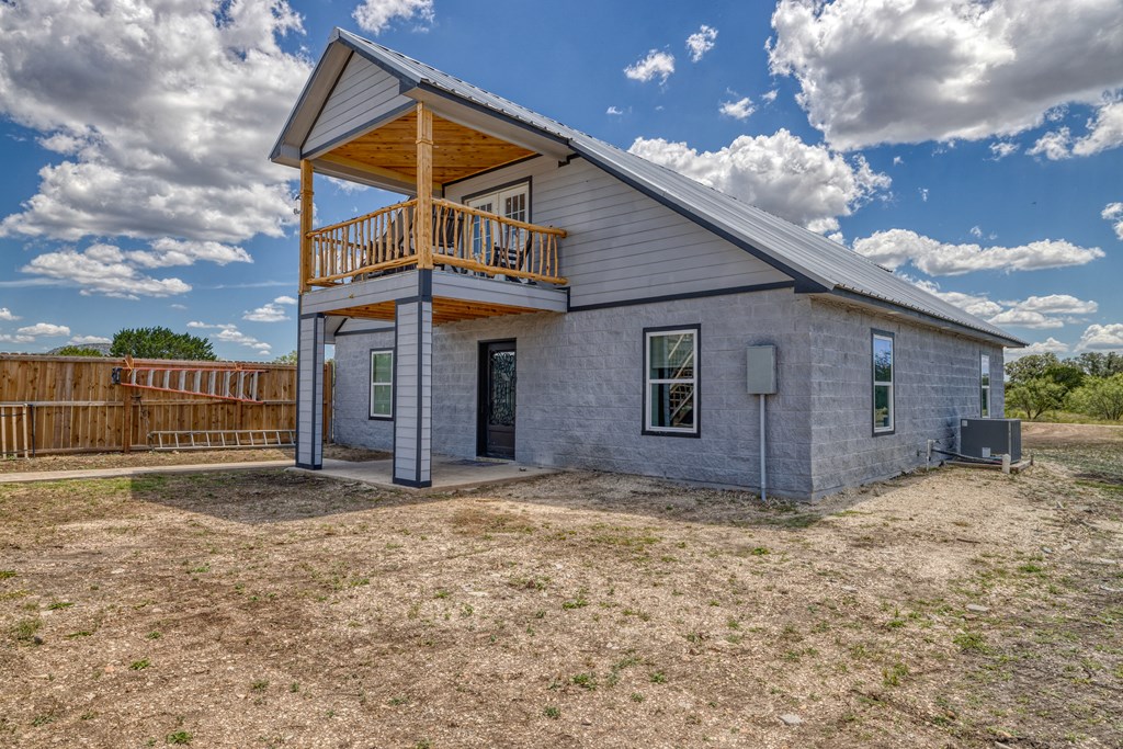 main property photo 11