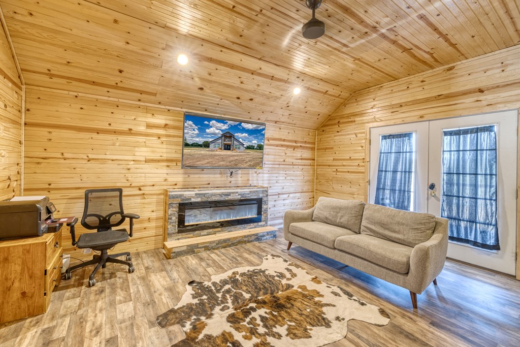 main property photo 38