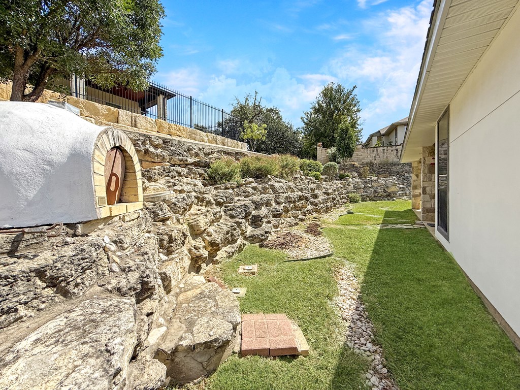 main property photo 18
