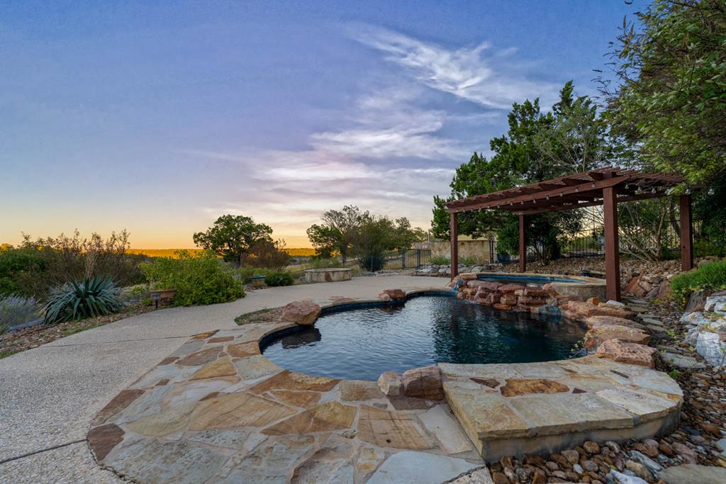 main property photo 5