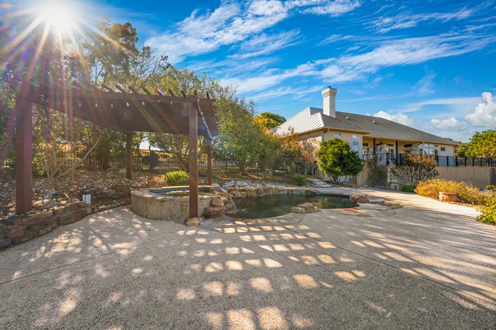main property photo 6