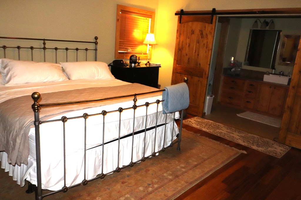 main property photo 50