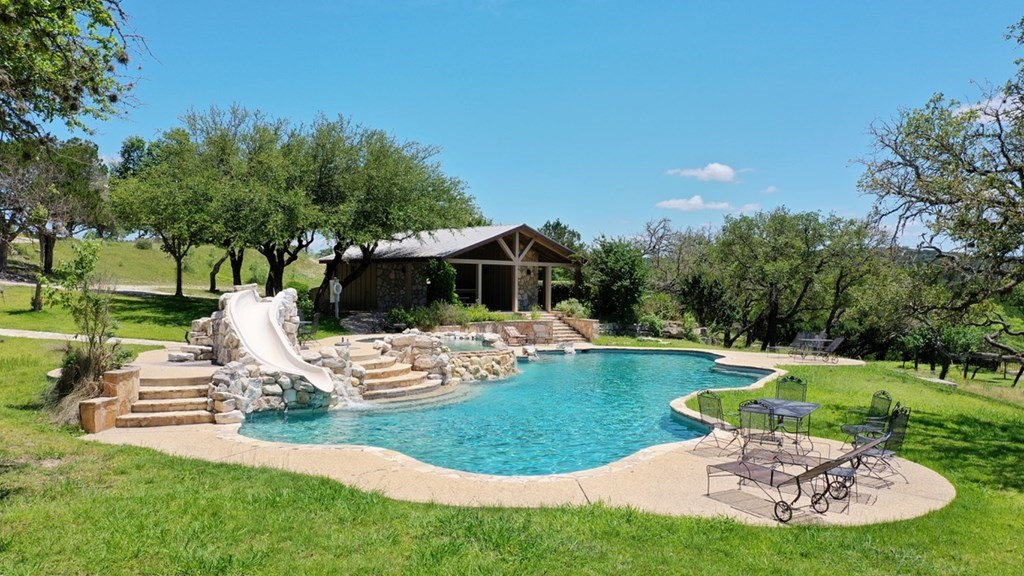 main property photo 16