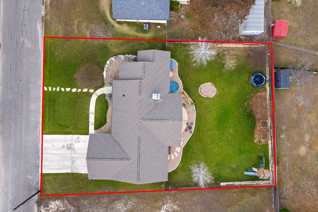 main property photo 32