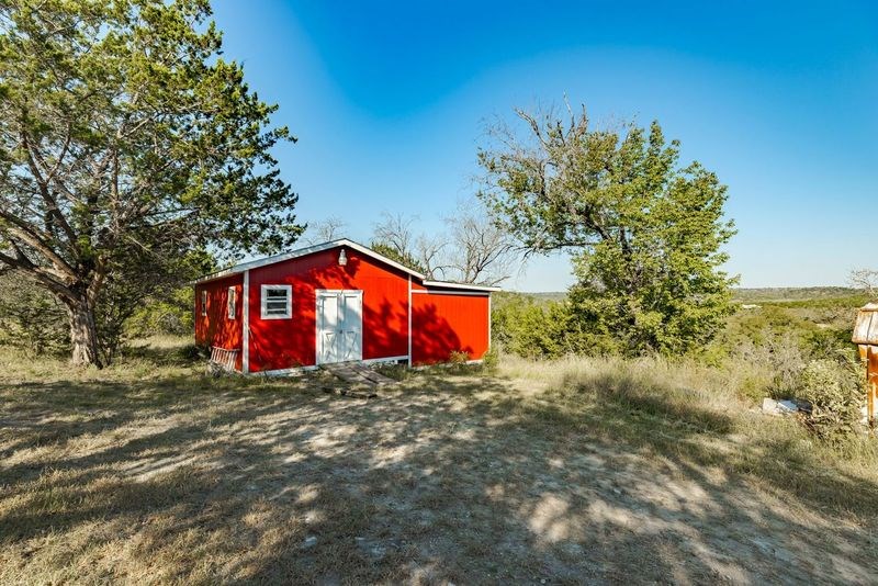 main property photo 10