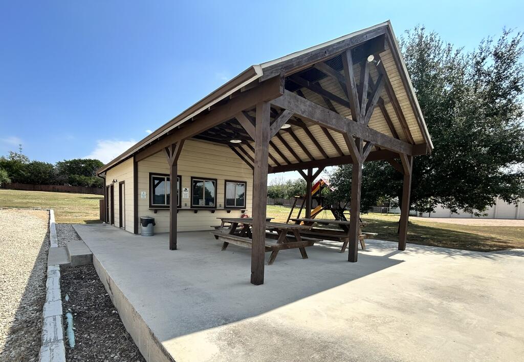 main property photo 16
