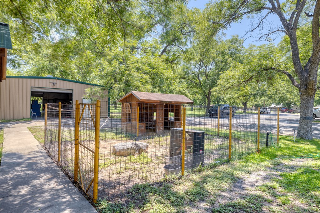 main property photo 28