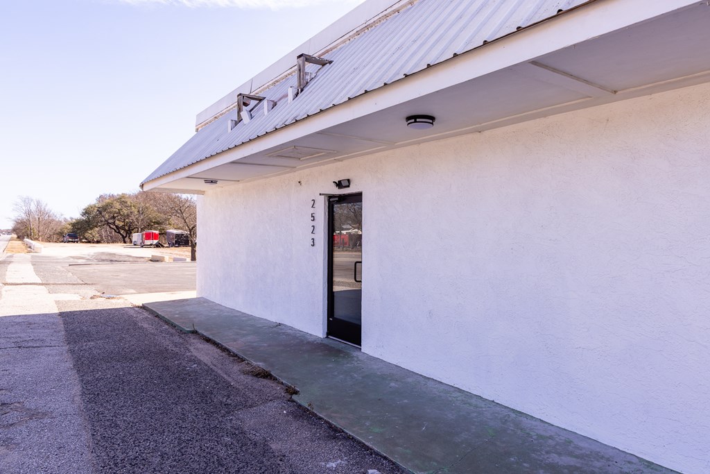 main property photo 13