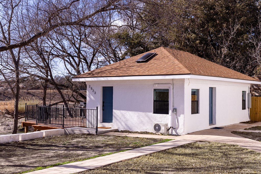 main property photo 8