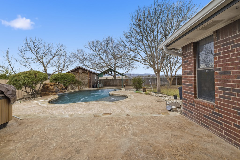 main property photo 18