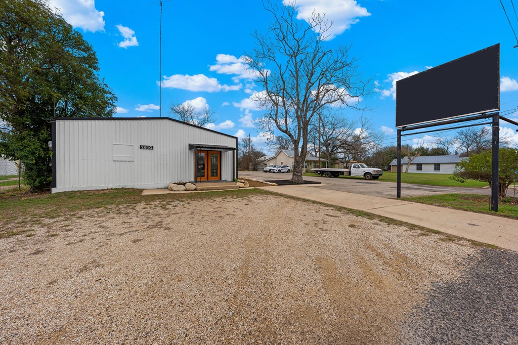 main property photo 23