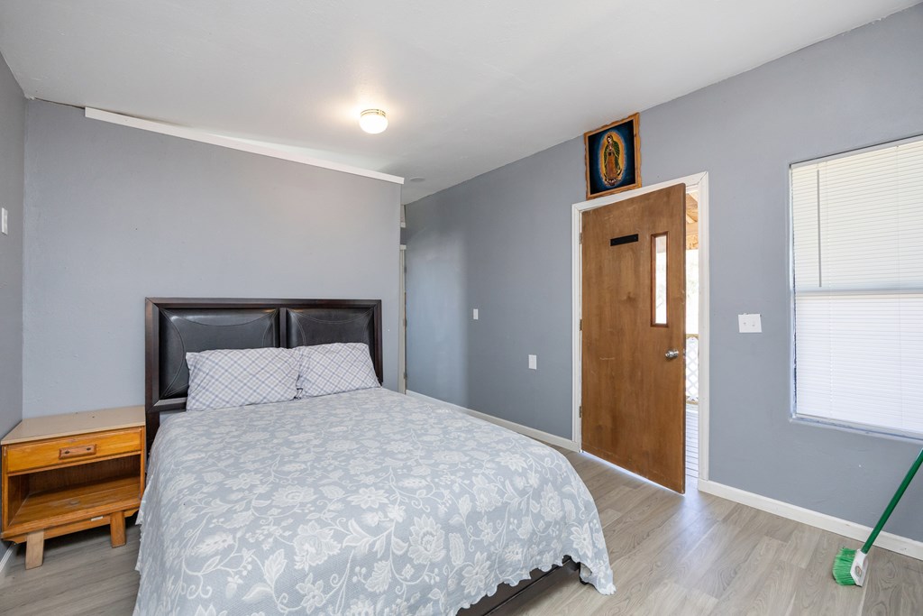 main property photo 18