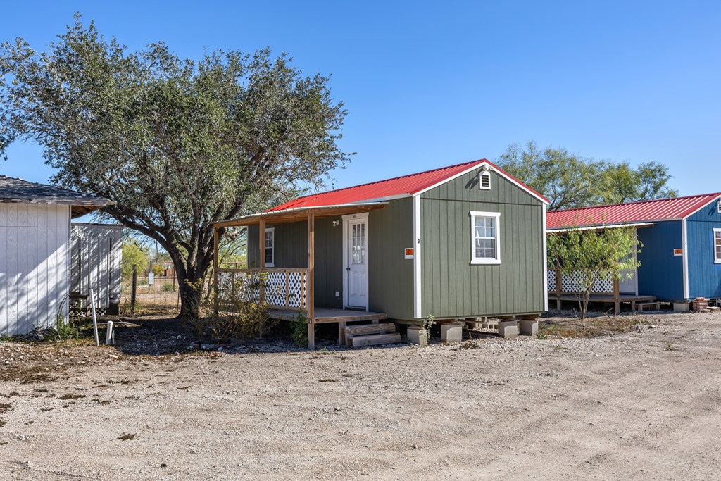 main property photo 28