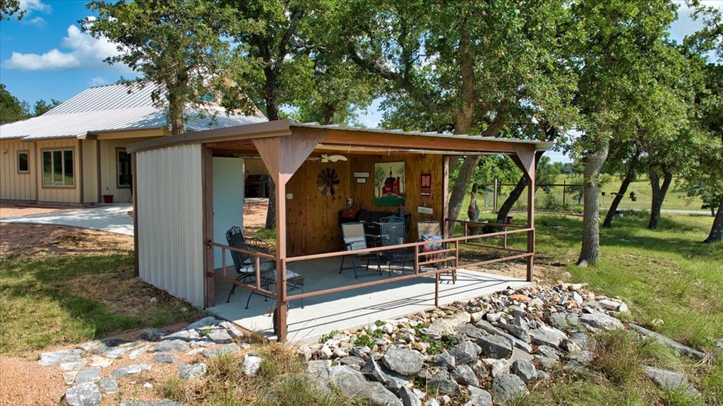 main property photo 11