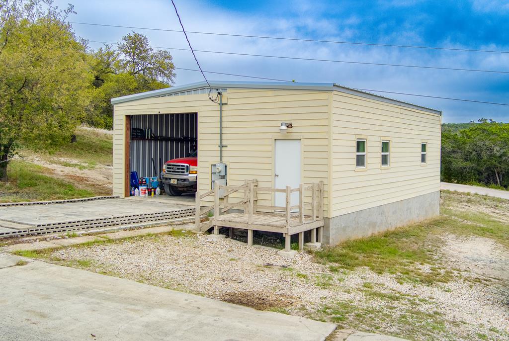 main property photo 13