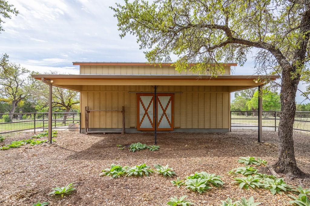 main property photo 30